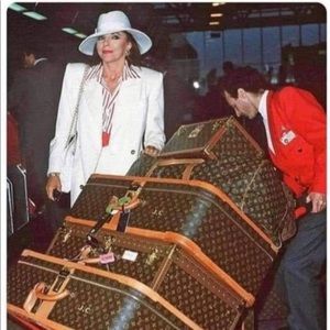 Meet your Posher, Aneshia